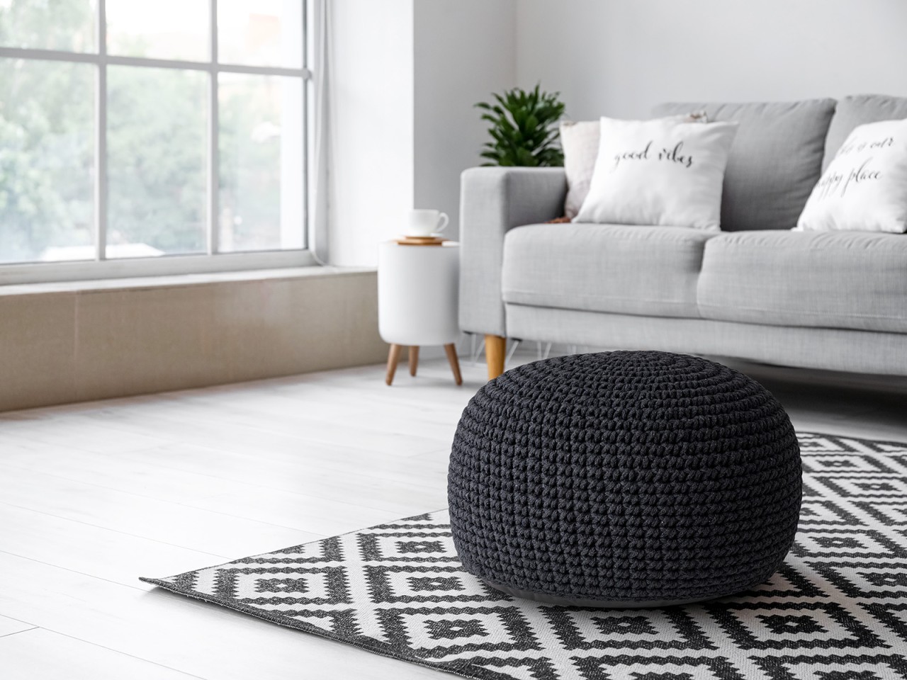 mvg_sitzhocker-mohair-schwarz-grau-5546ZG-12_1280x1280.jpg